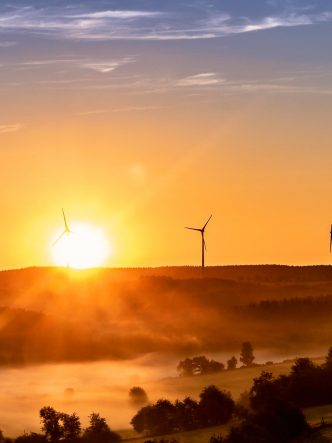 Sonne und Wind gehören zu den heute zu den wichtigsten Energieträgern