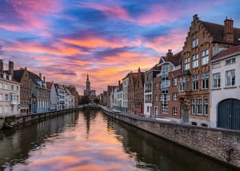 Bruges, West Flanders: With its “Dementievriendelijk Brugge” project, this Belgian city in the northwest of the country is demonstrating how inclusion and quality of life can look like in urban areas. Photo: Shutterstock