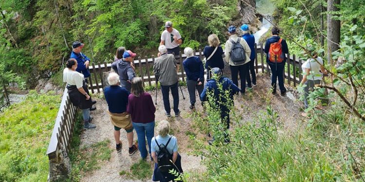Pflege ist häufig ein 24/7-Job - ohne Pause. Der 'Urlaub mit Demenz' sorgt für die dringend notwendige Erholung - Credit: MAS Alzheimerhilfe