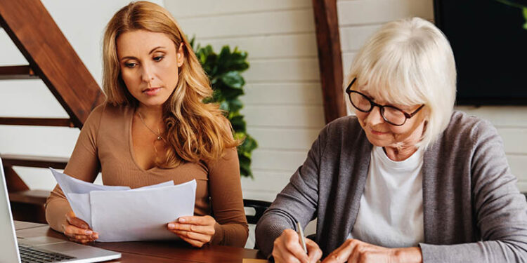 Elderly people need low-threshold support services to help them navigate the complexities of bureaucracy and digitalization. Since these services are often not available, they need help. Credit: Shutterstock