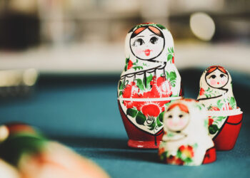 Das Thema Demenz ist vielschichtiger als in den Medien dargestellt. Im Gespräch mit Raphael Schönborn analysieren wir Ebenen, die oft völlig fehlen: Die Betroffenen selbst, und dass wir Demenz zu einer gestaltbaren und auch beeinflussbaren Beeinträchtigung machen könnten. Wenn wir nur wollen. Credit: PROMENZ/Dragan_dok