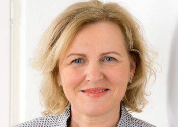 Elisabeth Potzmann Präsidentin des Österreichischen Gesundheits- und Krankenpflegeverbands. Mit ihr sprechen wir über zwei Baustellen in der Krisenvorsorge: Dem fehlenden Pflegeregister und weshalb es Disaster Nurses braucht. (Fotocredit: Fotoatelier Schörg/Peter Provaznik)