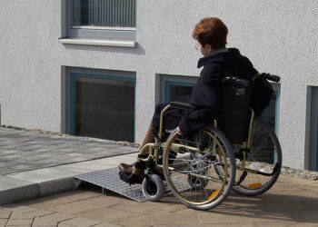 Kleine Lösung, große Wirkung: Rampen schaffen mehr Selbstständigkeit im Alltag. Credit: ALTEC