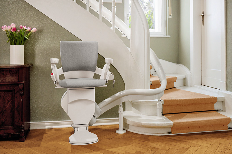 Treppen sind im Alter eine der größten Hürden – und oft lösbar. Credit: Lifta GmbH