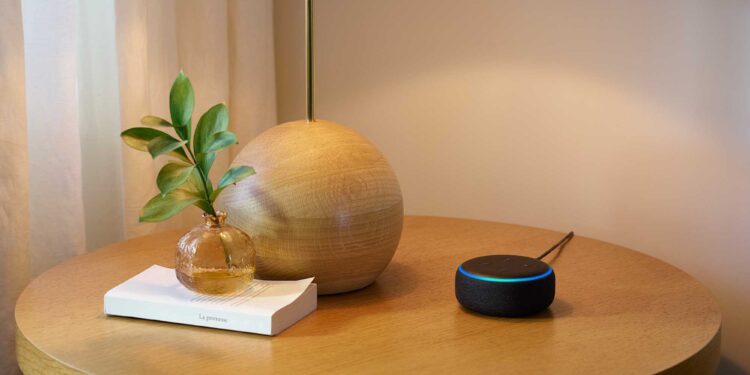 Wie Sprachsteuerungen uns im Alter unterstützen können - hier der Amazon Echo Dot (Credit: Amazon.com)