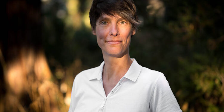 Unsere Interviewpartnerin: Theologin und Bestatterin Barbara Rolf